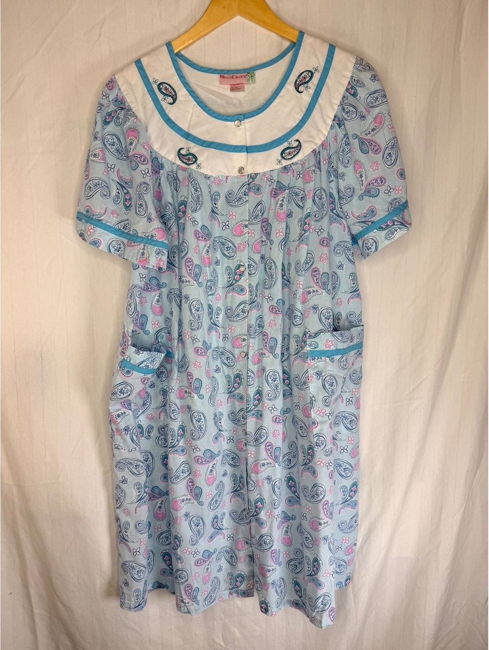 90s Vintage Paisley Snap Front House Dress / Duster, Embroidered with Pockets